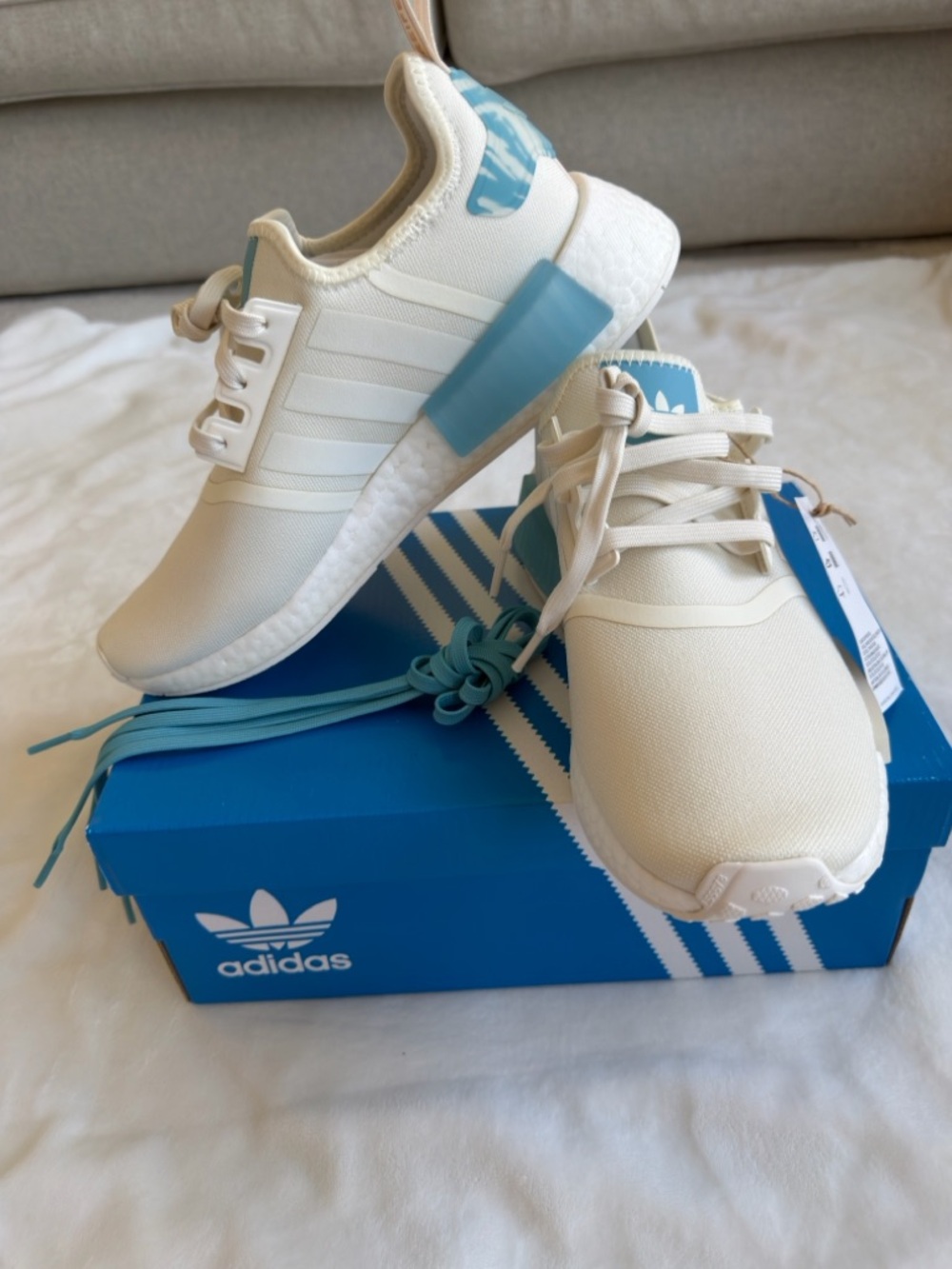 adidas nmd r1 Cream & Light Blue Casual Sneaker
